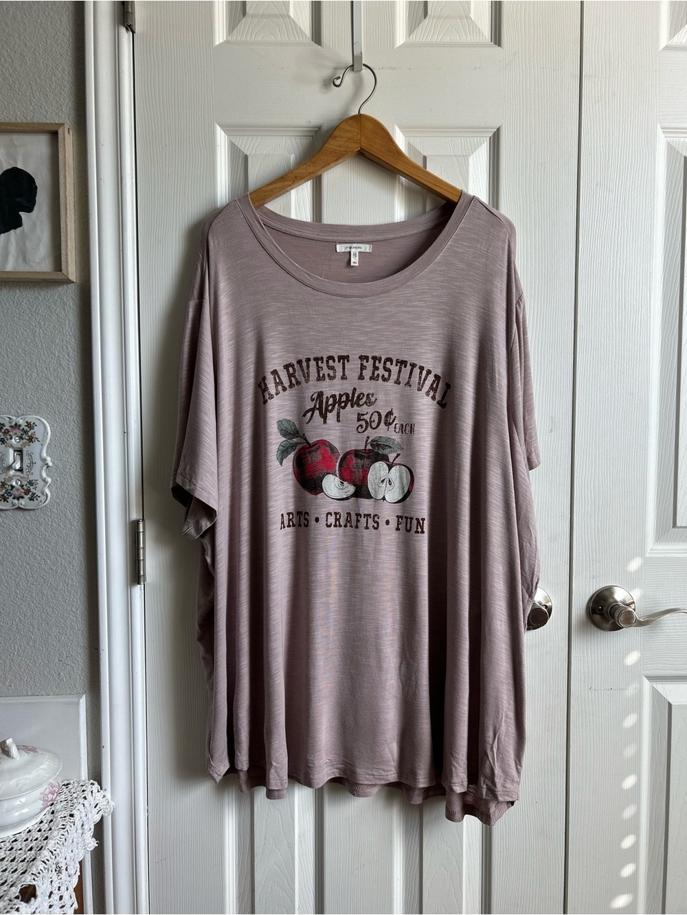 Harvest Festival Apple Graphic Tee - Taupe